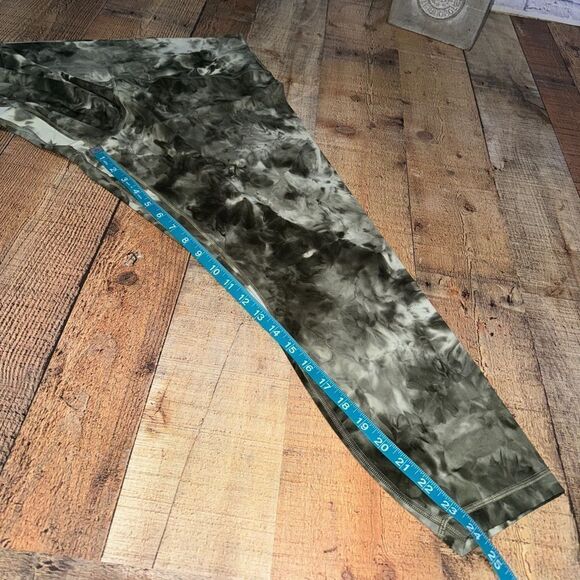 Lululemon Align Pant 25" *Diamond Dye
Light Sage Army Green Dark Olive size 20 - Picture 9 of 12